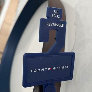 NWT Tommy Hilfiger Brown/ Navy Reversible Belt With Chrome Buckle Size 30"-32"